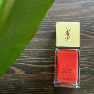 EUC YSL LA LAQUE COUTURE nail lacquer  #1 Rouge- Pop Art